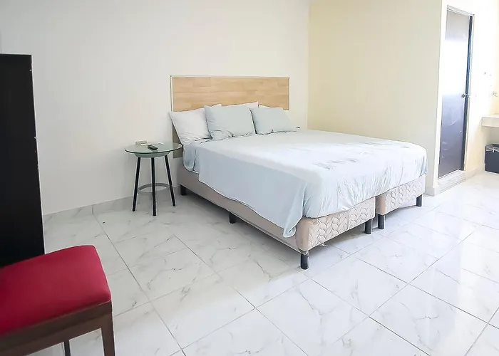 Hotel Oyo Plaza Torres, Cabo San Lucas