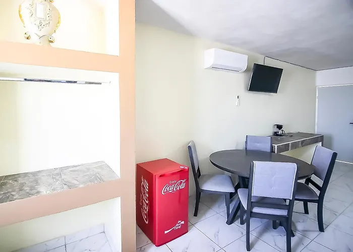 Oyo Plaza Torres, Cabo San Lucas