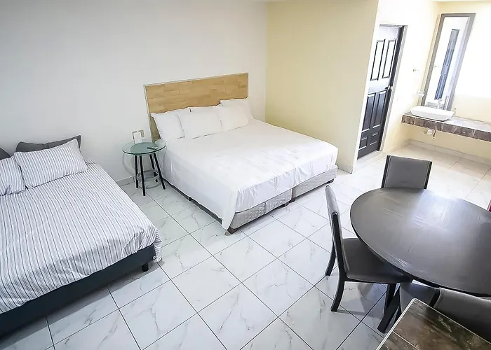 Oyo Plaza Torres, 4*
