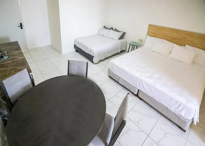 Oyo Plaza Torres, Hotel