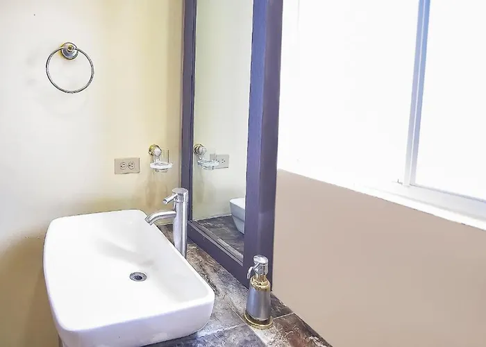 Oyo Plaza Torres, Hotel