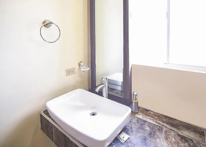 Hotel Oyo Plaza Torres, 4*