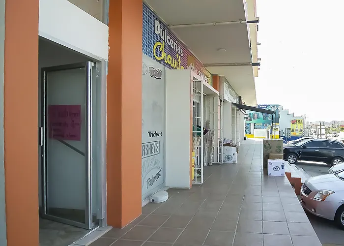 Oyo Plaza Torres, Cabo San Lucas
